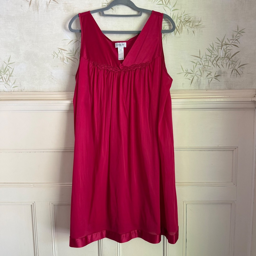 Vintage Vanity Fair Red Nylon Smocked V-Neck Sleeveless Traditional Nightgown XL